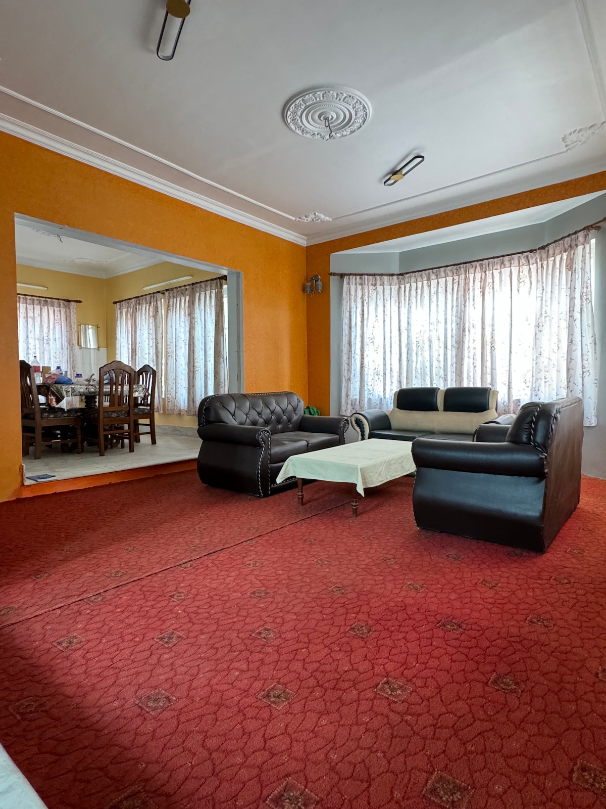 Spacious Chic Gateway to Delve into Historic City. — photo