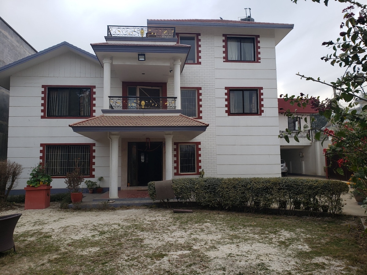 Bungalaw type house with garden.