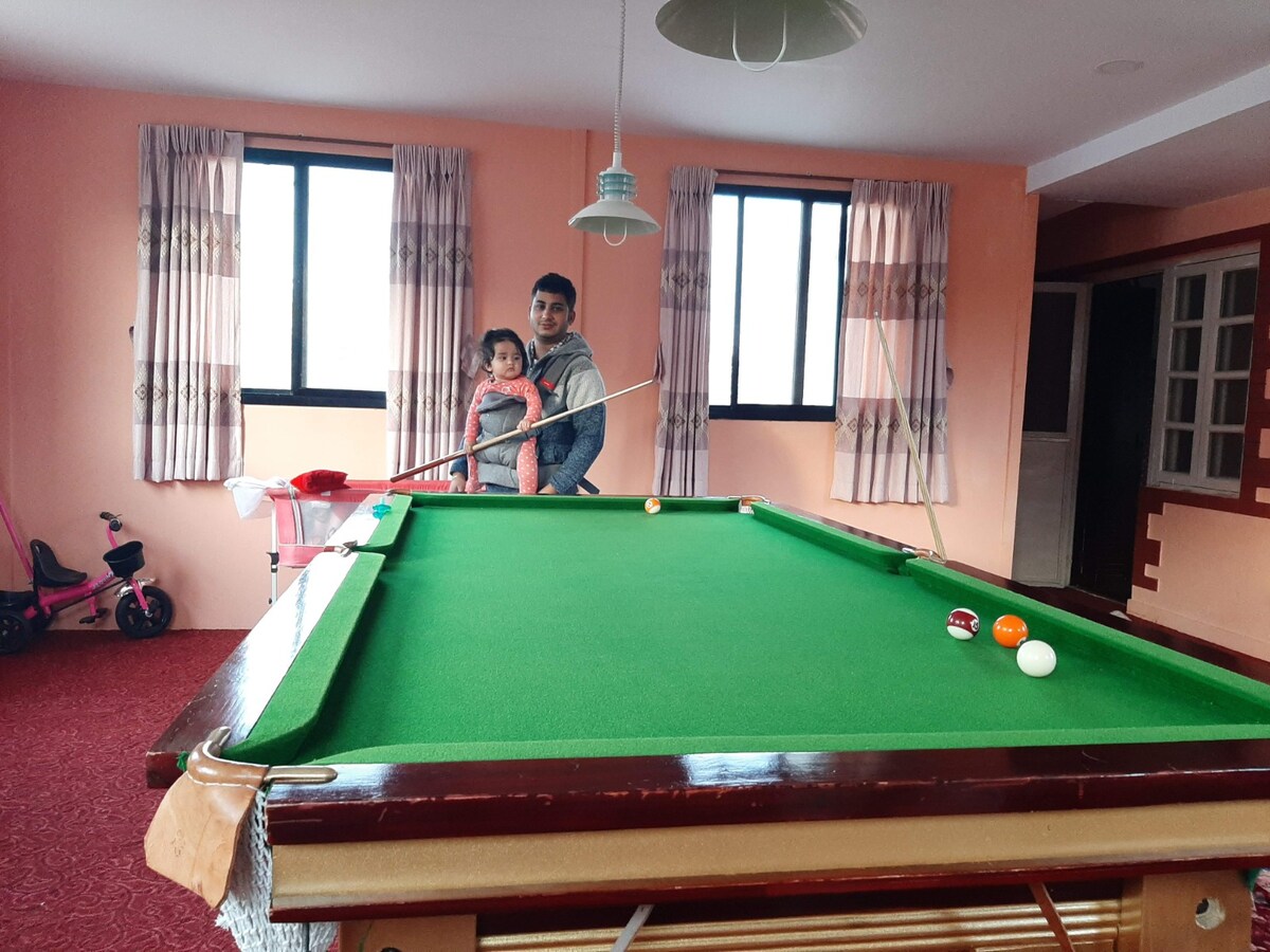 Bungalaw type house with garden. — photo