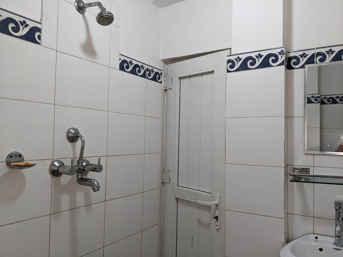 Family Style Hotel room 203- Walk to Lively Thamel — photo