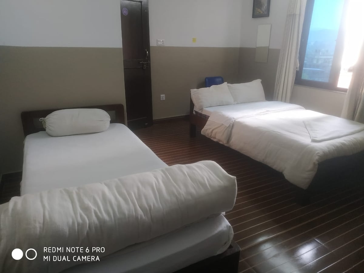 start trek from Pokhara peace valley