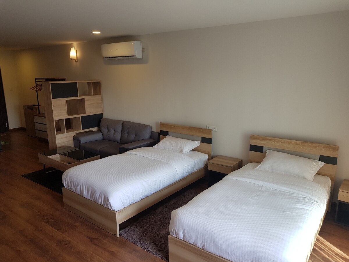 Pundarika Triple Bed