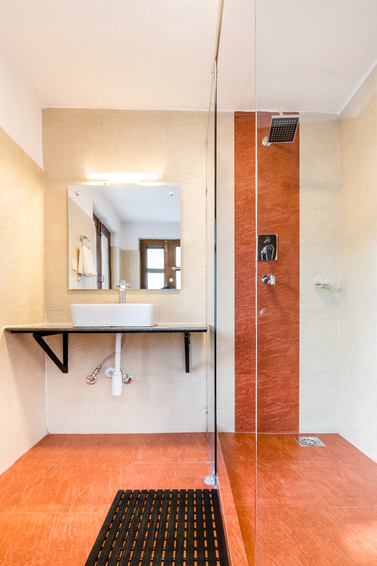 Modern Nepali Apartment in the Embassy District — photo