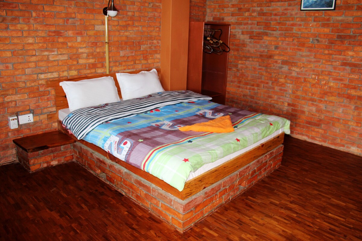 The Krishna Room: Beautiful Lakeview Private Room