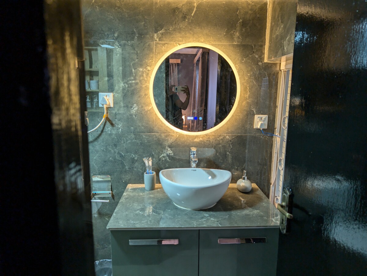 Cozy 1 BR Studio Apt w/ AC — photo