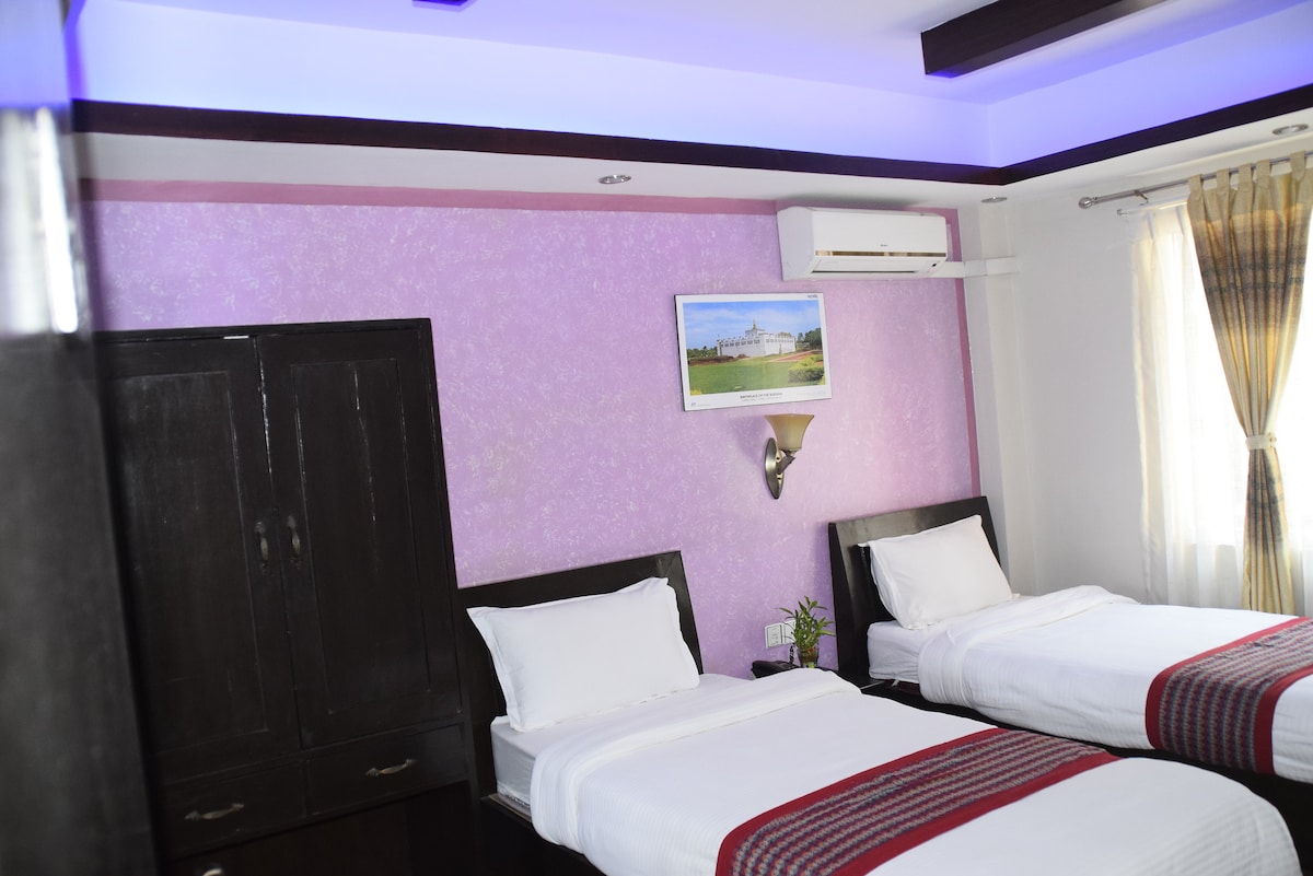 Budget room, attach bathroom in quiet Thamel area