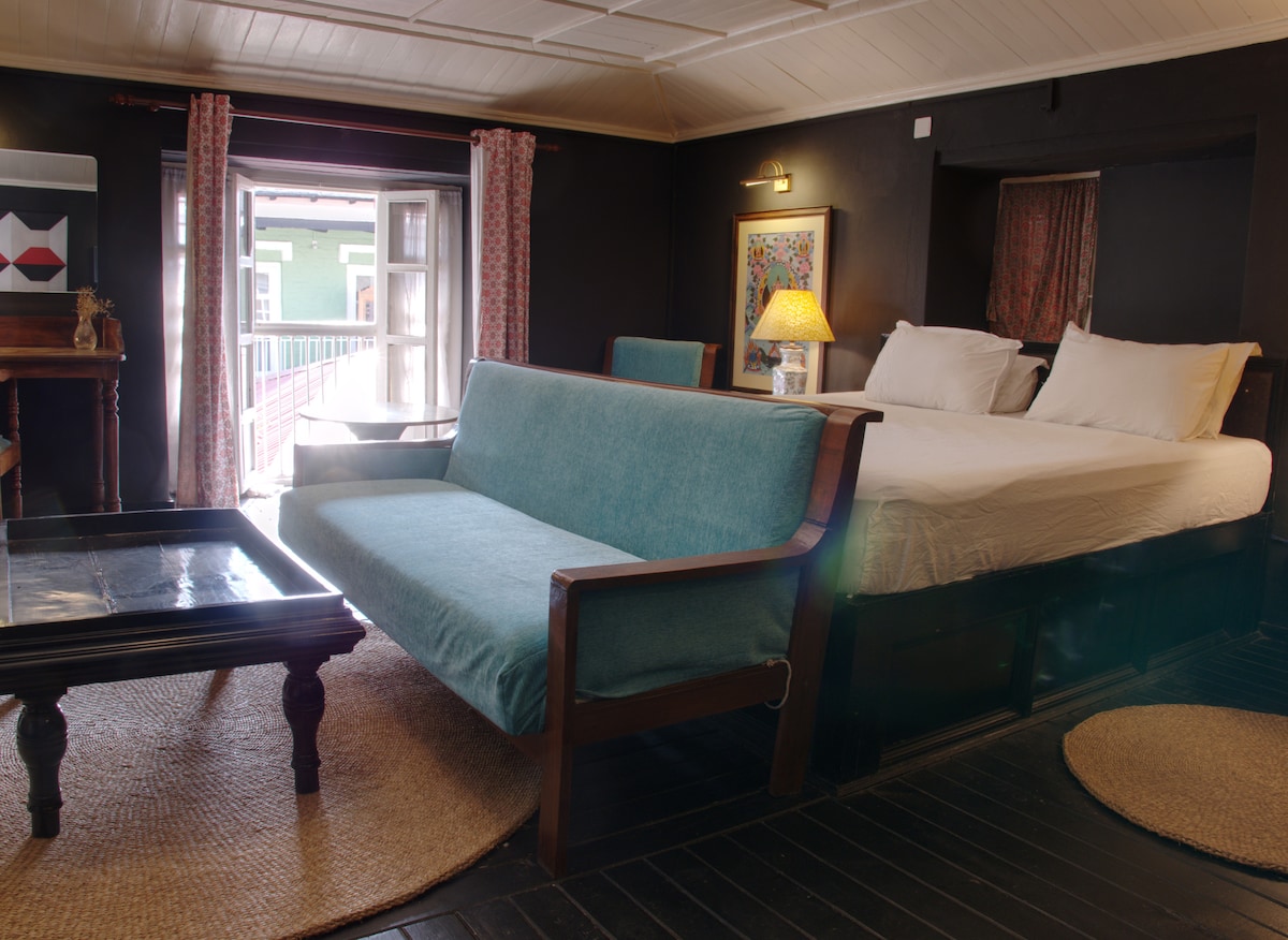 Presidential Suite | 18th Century Heritage Home — photo