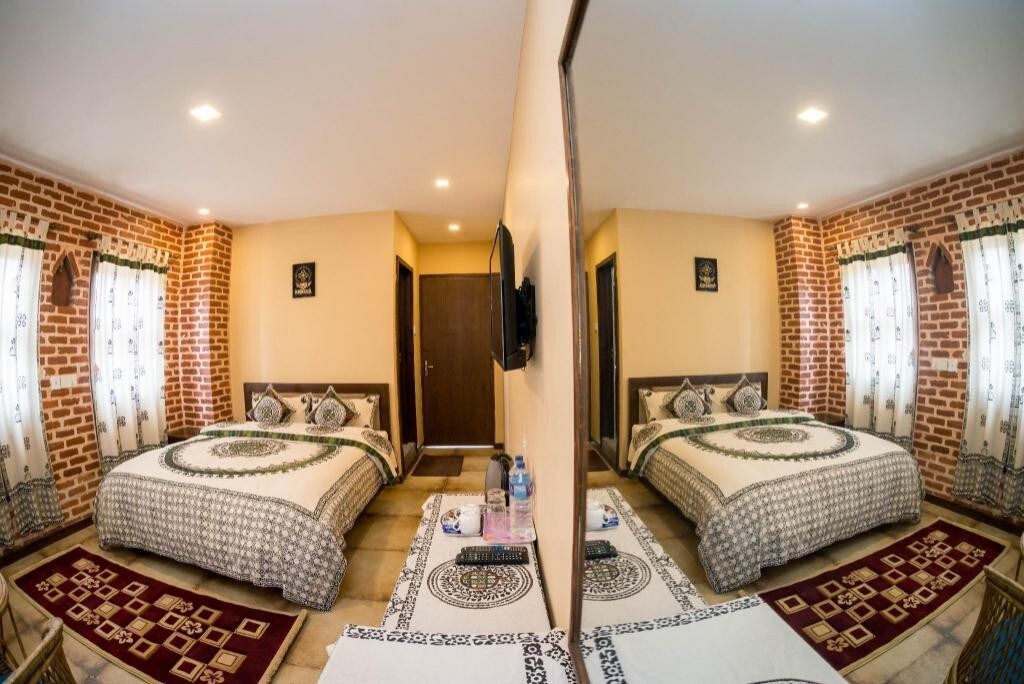 king suite with balcony room — photo