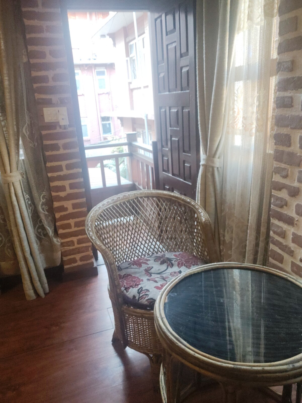 king suite with balcony room — photo