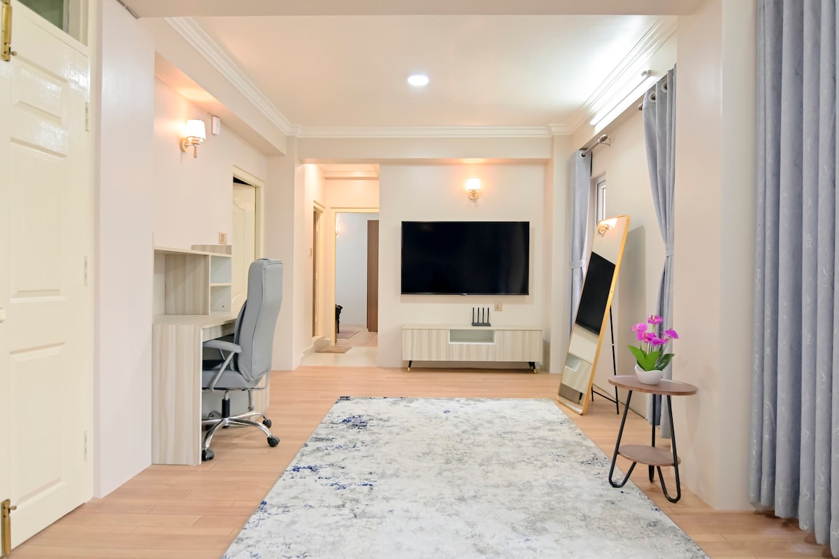 Serene2BHKAudacity apt withprivatepatio forsmoking