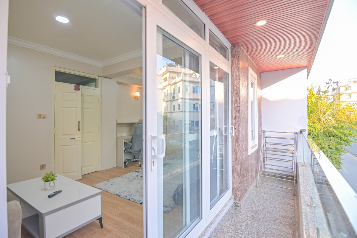 Serene2BHKAudacity apt withprivatepatio forsmoking — photo