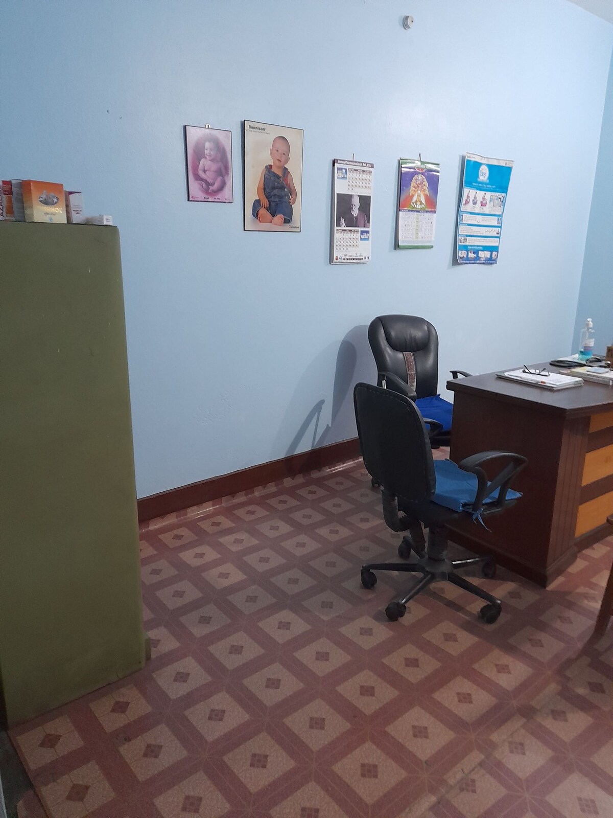 1 spacious  bedroom 
1 kitchen
2 bathroom — photo