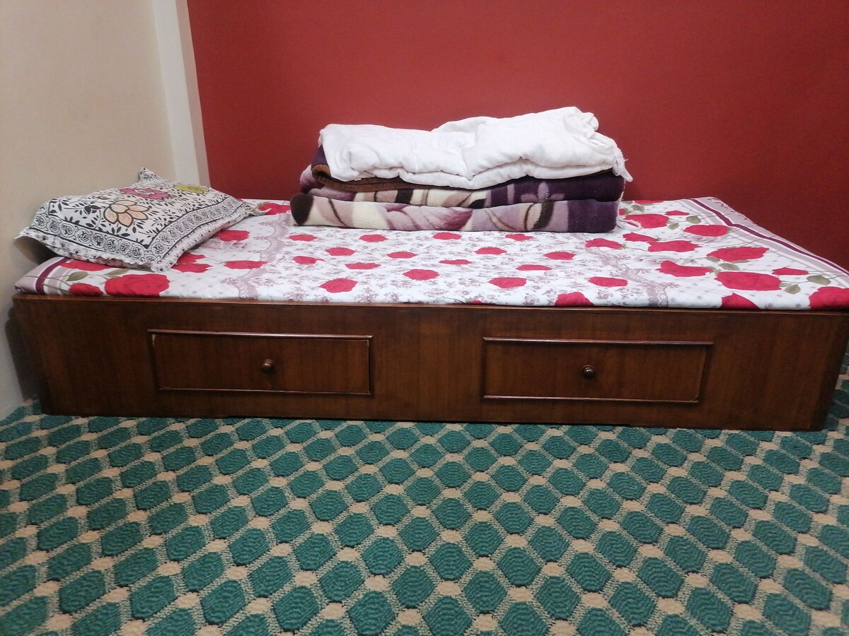 Exclusive 2 rooms with bathroom.