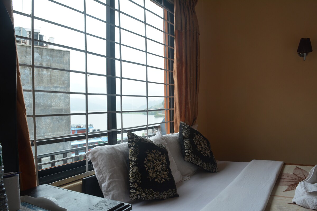 we have  peacefully family environment. — photo