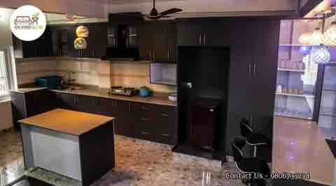 Modern 2 bedroom in the heart of vibrant Lakeside! — photo