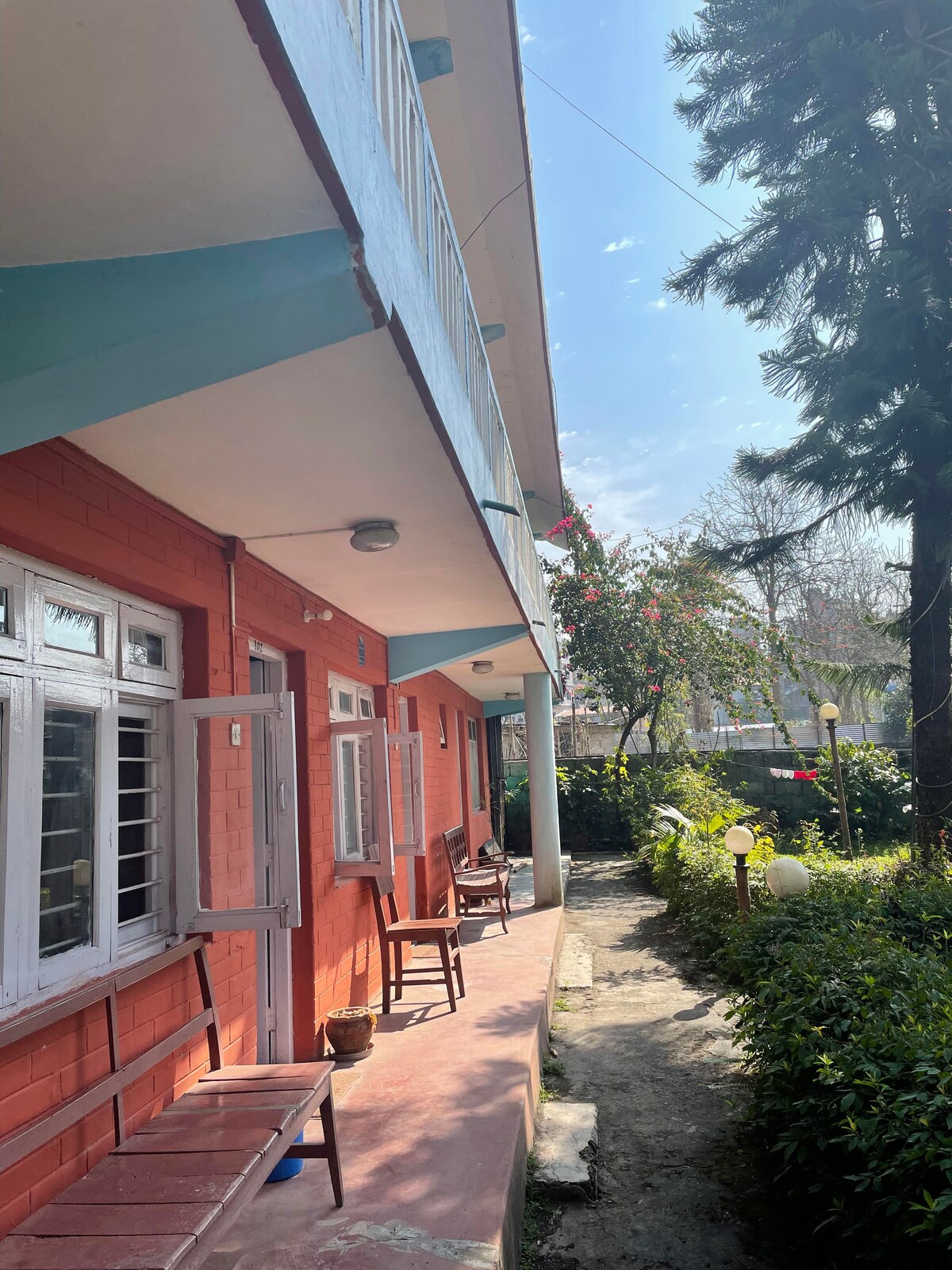 Peaceful 8-bedroom hotel with free parking — photo