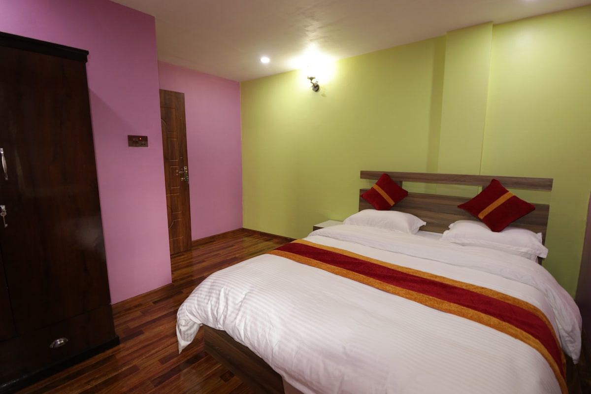 Spacious Double Bed Room — photo