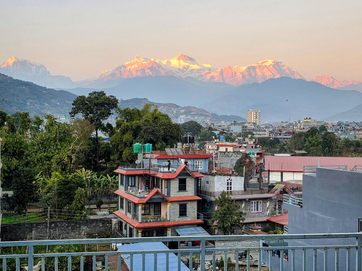 Serene Mountain View Room — photo