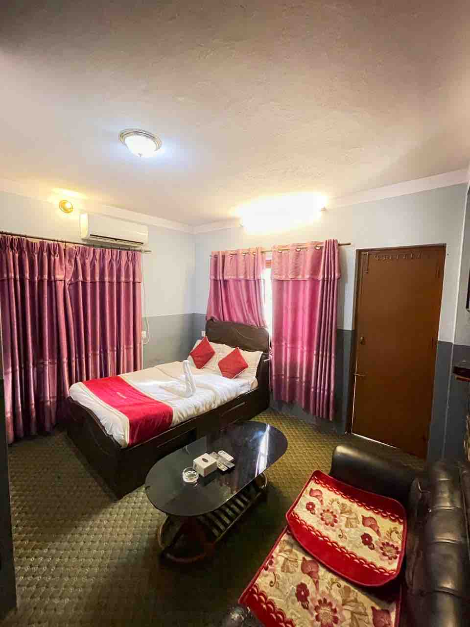 Private Rooms in a Pub Style Hotel Bhaktapur — photo