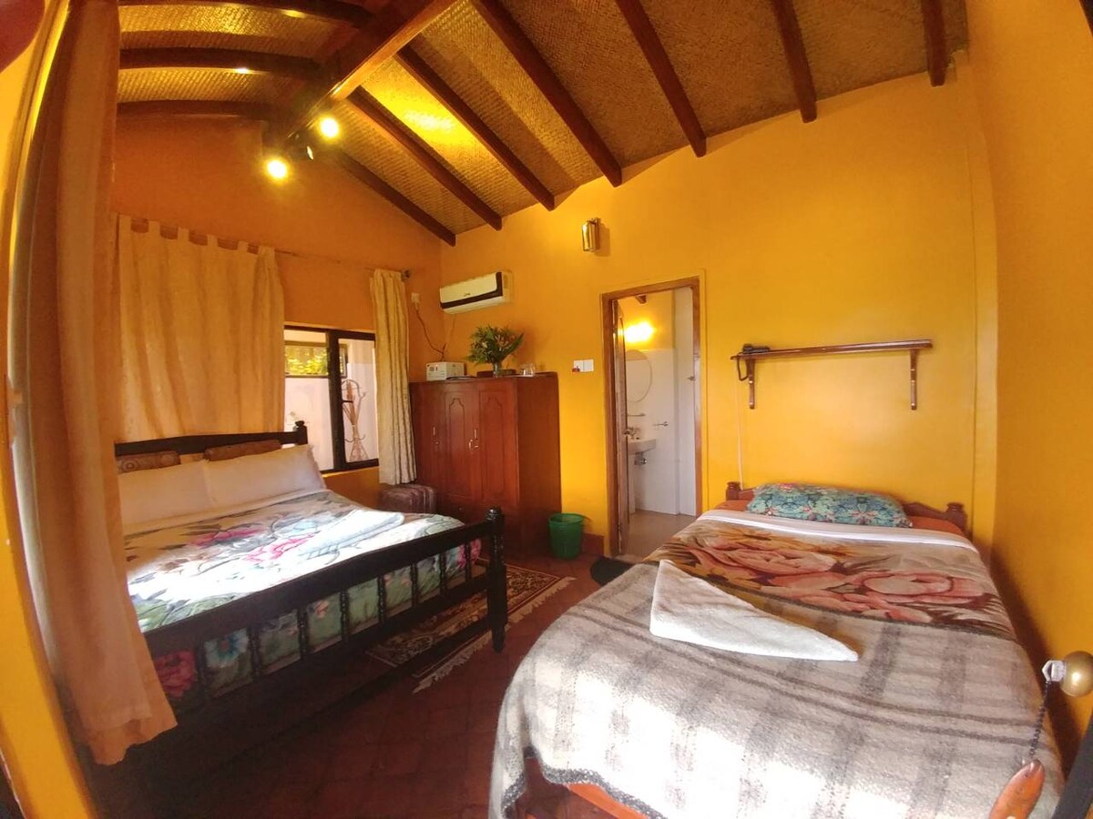 Lake Facing AC Cottage with Bathtub, Pool — photo