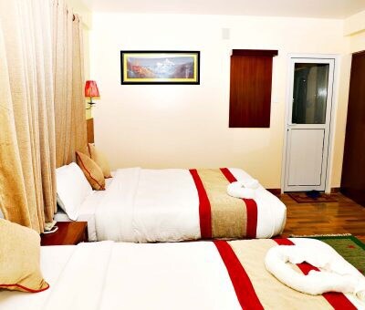 Family Room  with private balcony , garden — photo