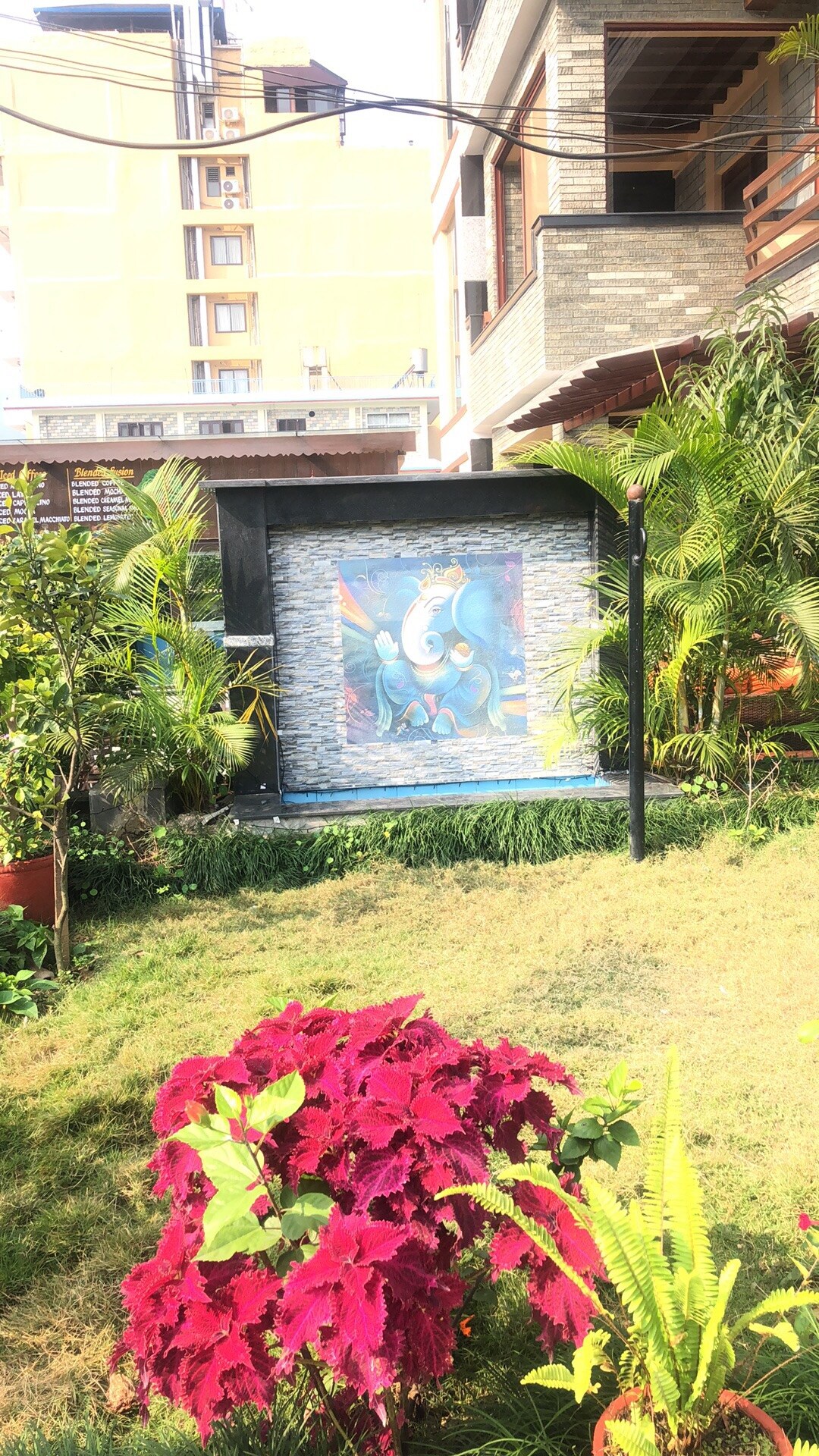 Family Room  with private balcony , garden — photo