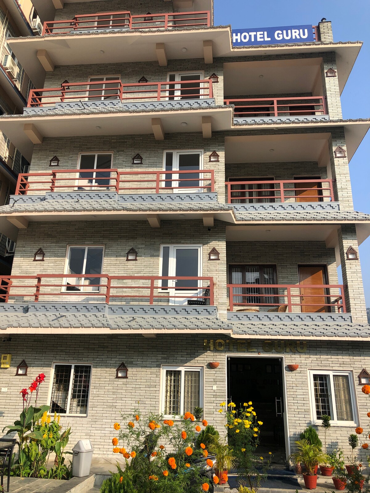 Family Room  with private balcony , garden — photo