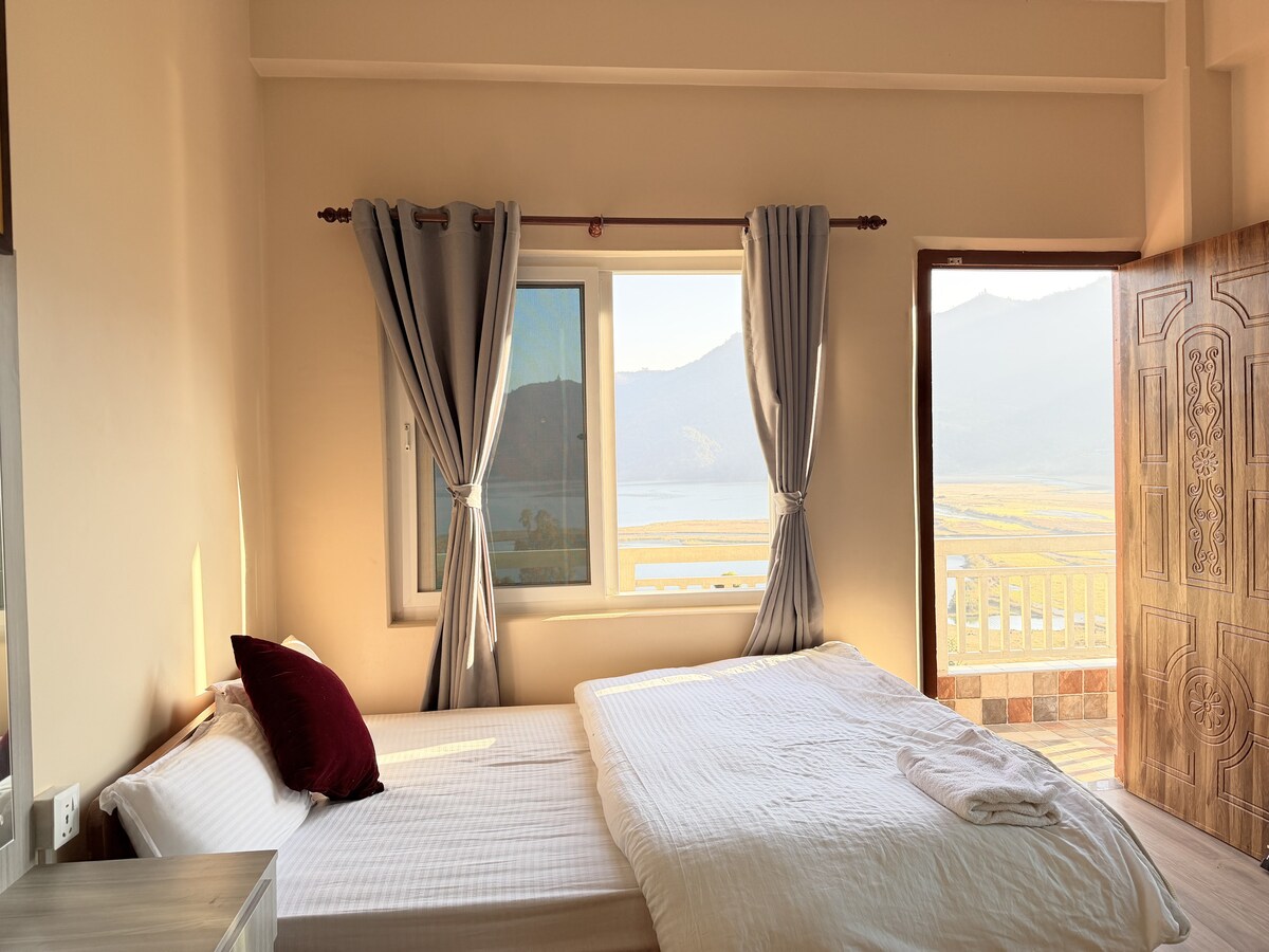 Panoramic Lakeview Studio | Kitchen, Bath attached