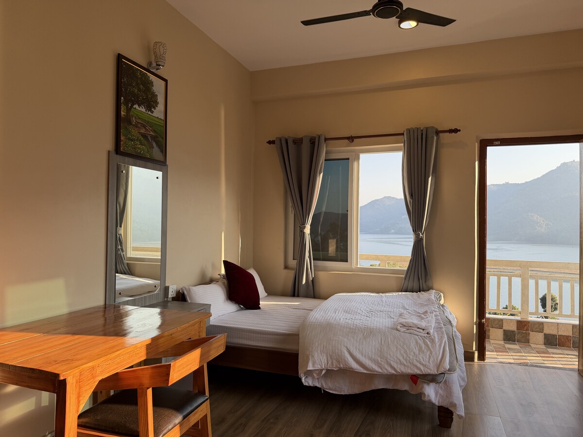 Panoramic Lakeview Studio | Kitchen, Bath attached — photo