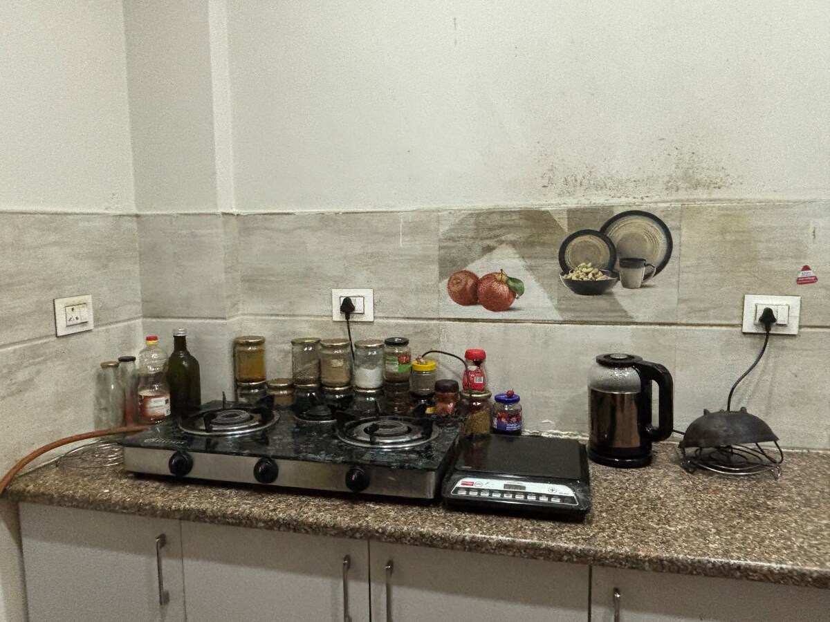 Peaceful room with private bathroom and balcony. — photo