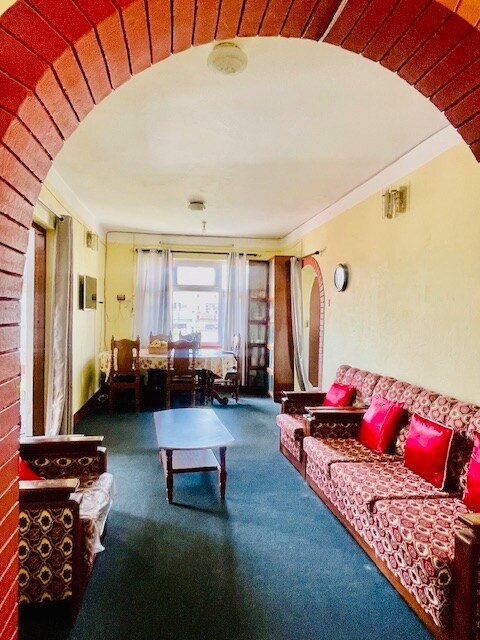 Tea, coffee, hot water, green tea, bread. — photo