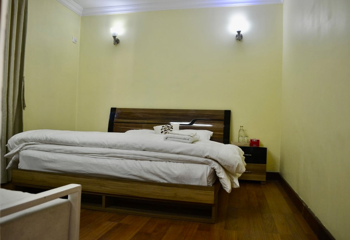 Peaceful Queen Room in Maharajgunj |Prime Location