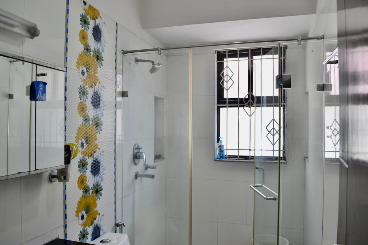 Peaceful Queen Room in Maharajgunj |Prime Location — photo