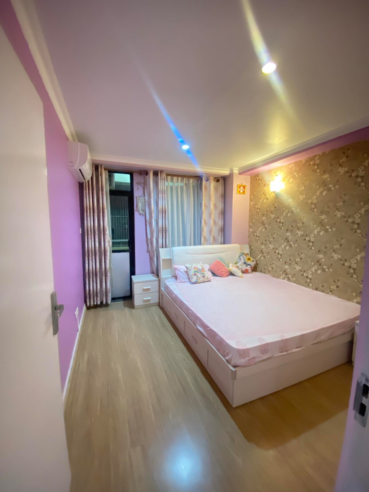 A modest room with city view — photo