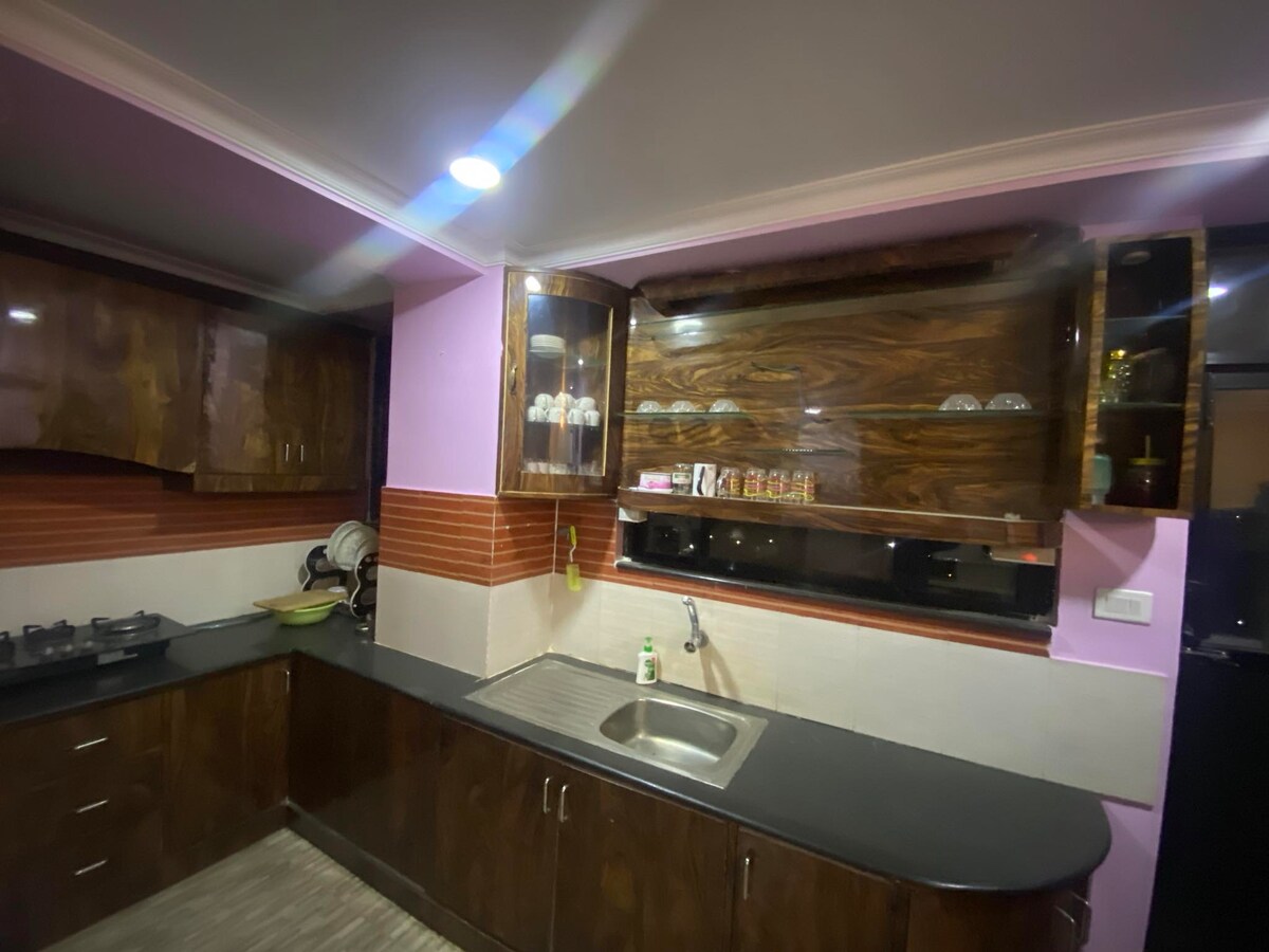 A modest room with city view — photo