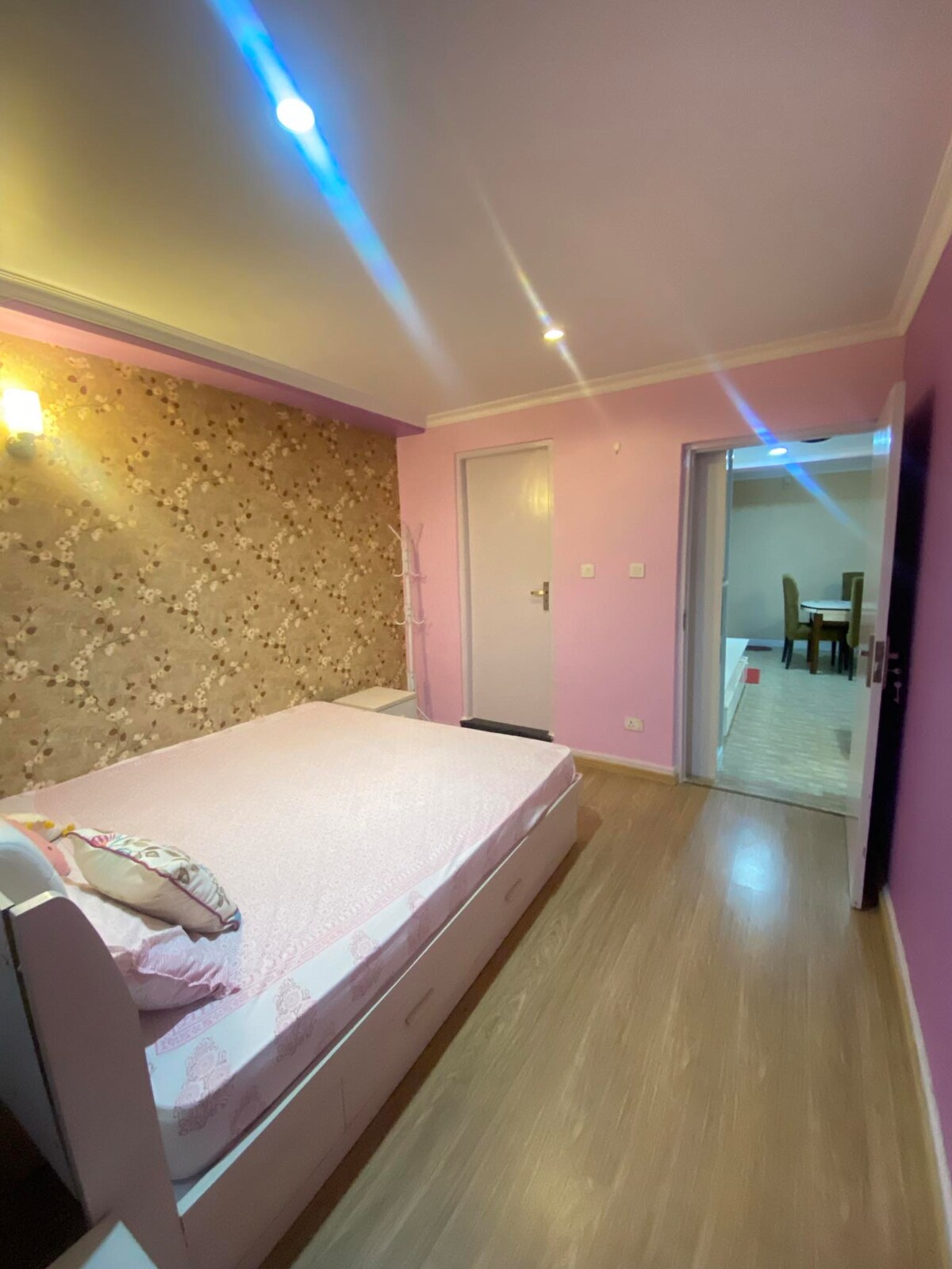 A modest room with city view — photo