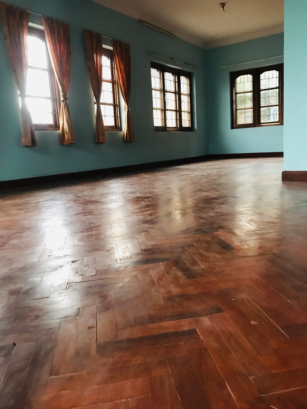 10 minutes walk to Wat Arun, the Temple of Dawn, and Gama Linsen — photo