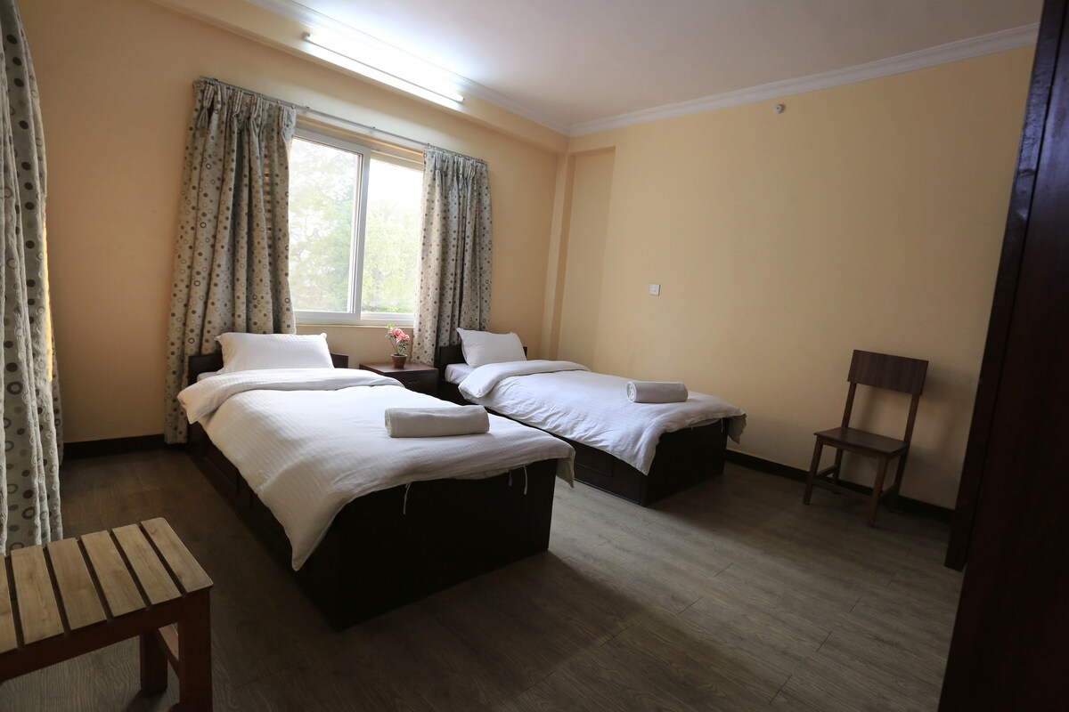 Family Style Hotel room 201- Walk to Lively Thamel — photo