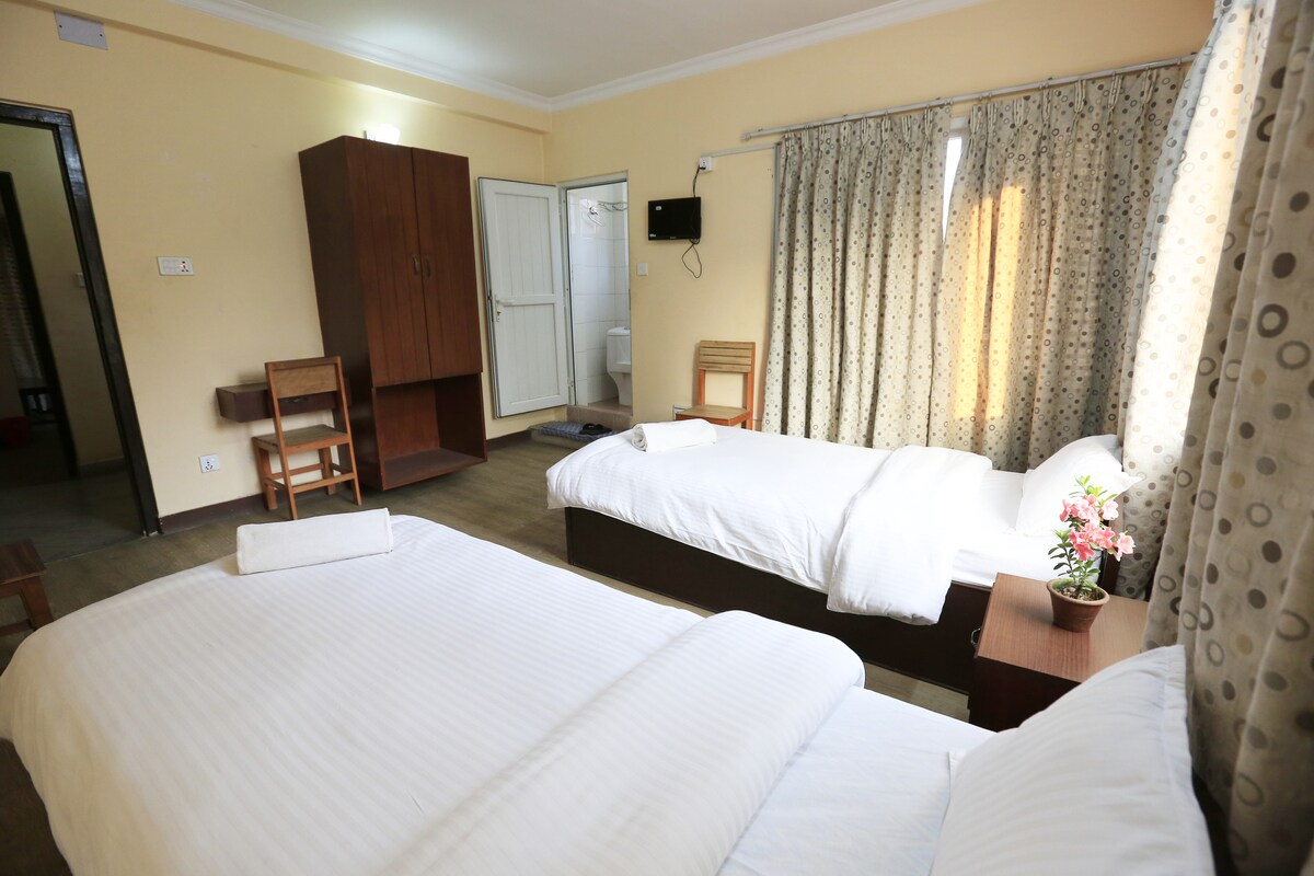 Family Style Hotel room 201- Walk to Lively Thamel — photo