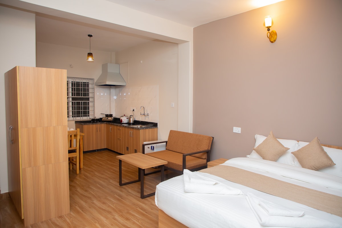 Deluxe Queen Studio Apartment at Lakeside, Pokhara — photo