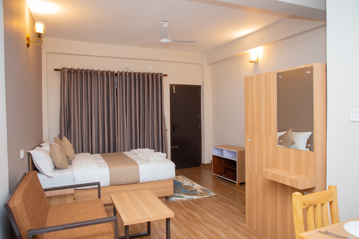 Deluxe Queen Studio Apartment at Lakeside, Pokhara — photo