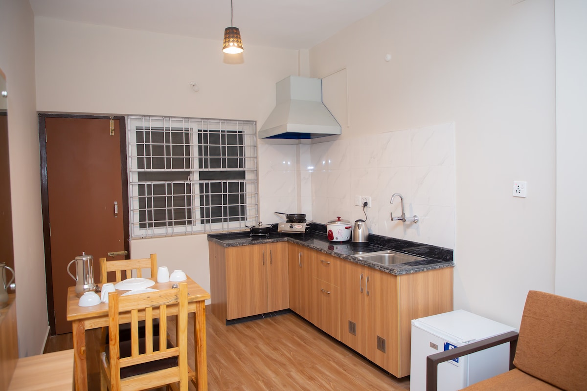 Deluxe Queen Studio Apartment at Lakeside, Pokhara — photo