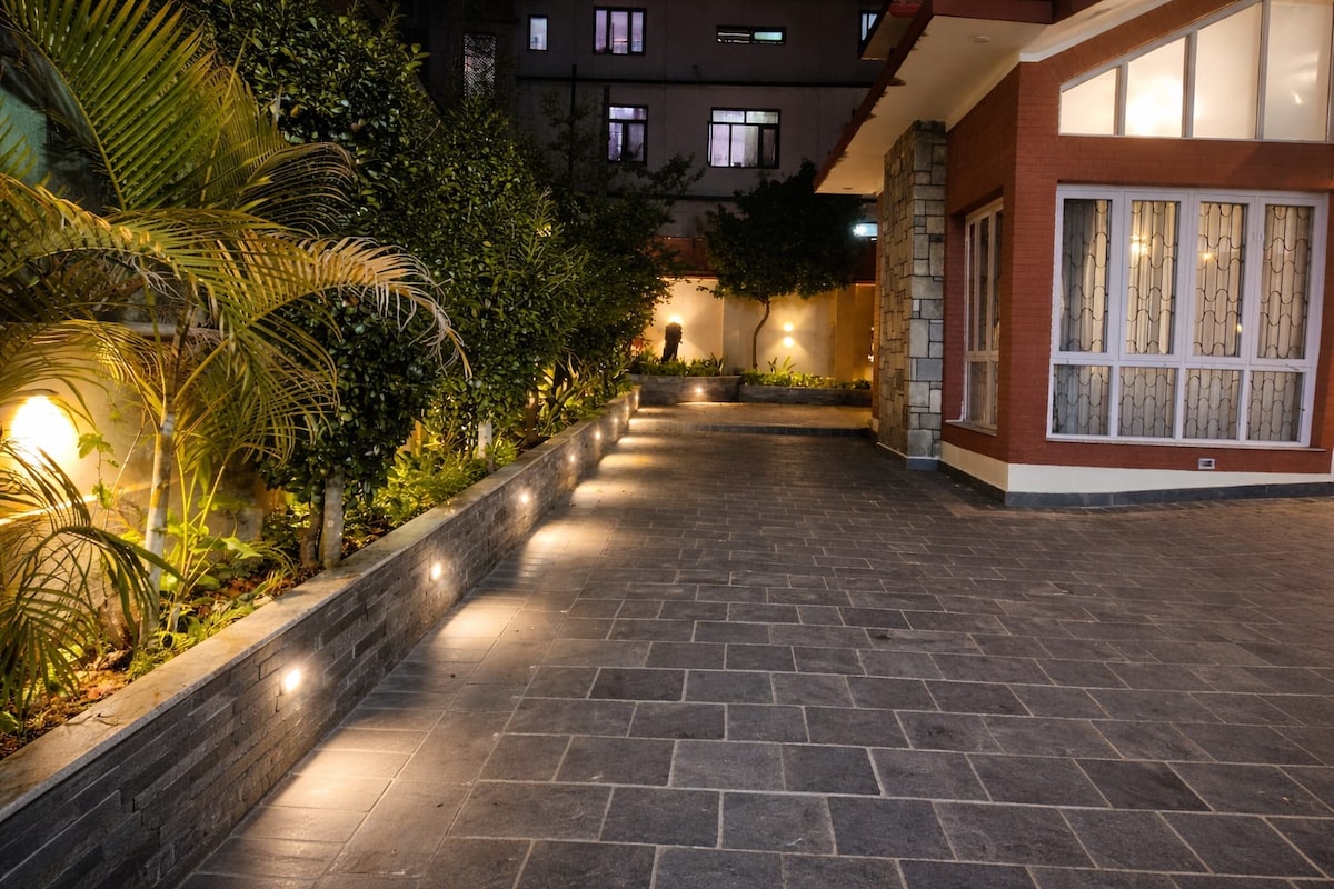 Cozy Balcony Room With Shared Kitchen — photo