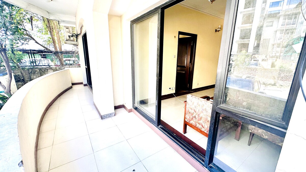 Landmark: Close to Everything — photo