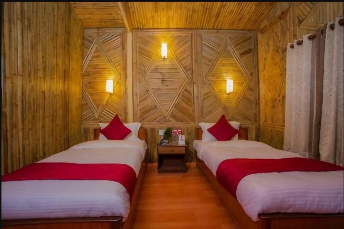 Deluxe Twin Suit — photo