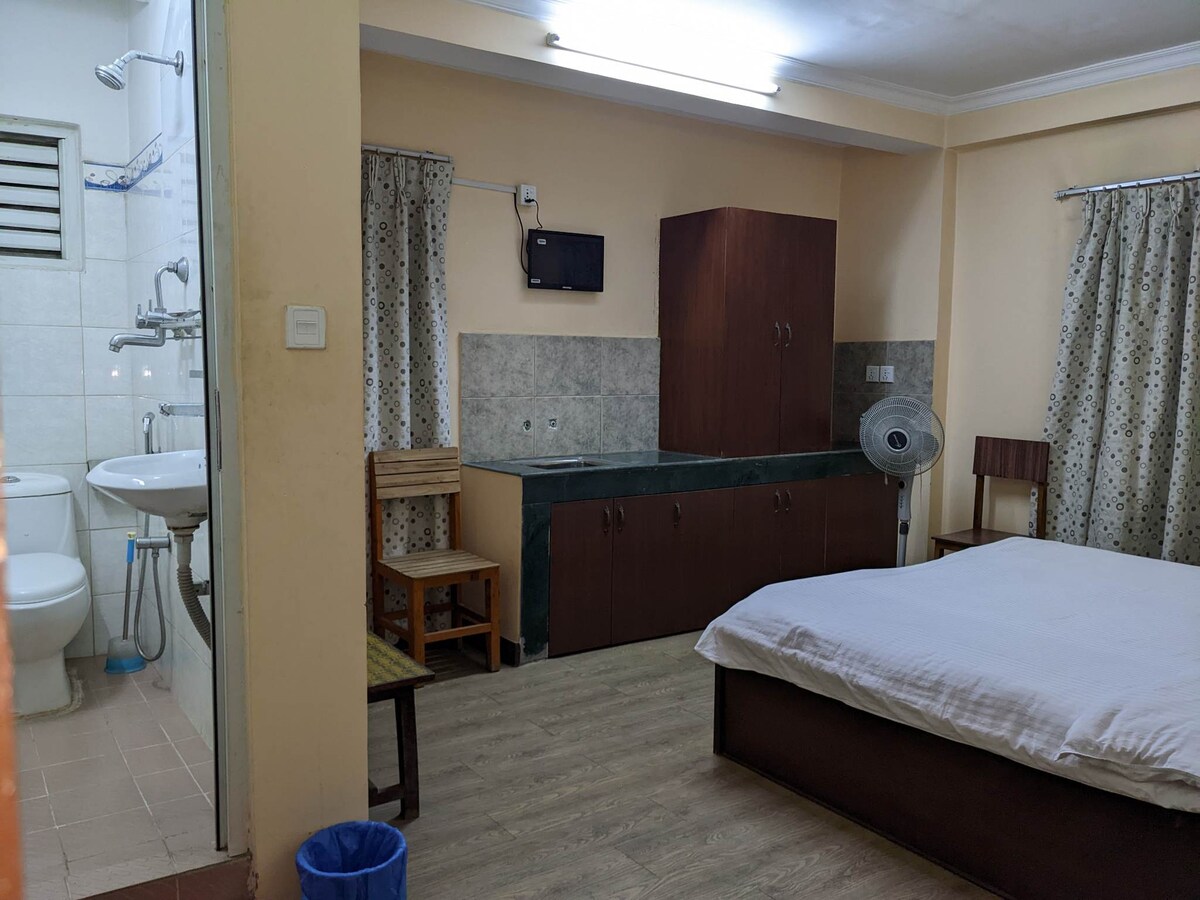 Family Style Hotel room 204- Walk to Lively Thamel — photo
