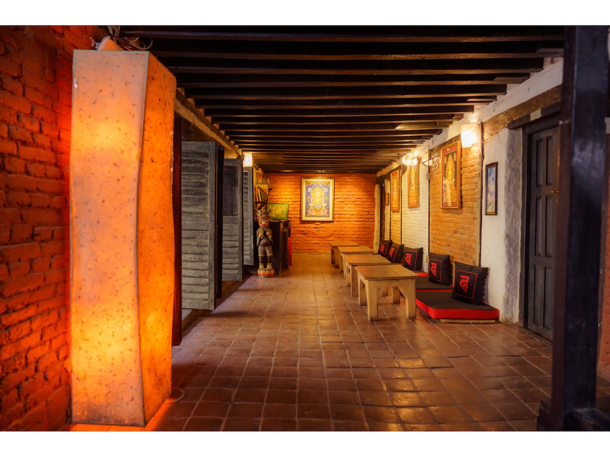 Large Plush room, Serviced Legacy Home of Patan — photo