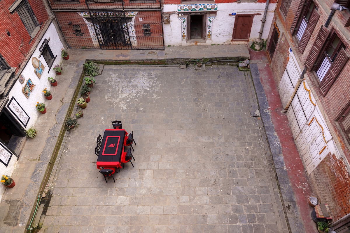 Large Plush room, Serviced Legacy Home of Patan — photo