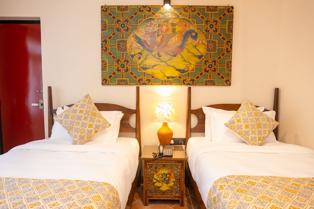 SUPER HOST | Balcony Twin/Double Bed & Breakfast!