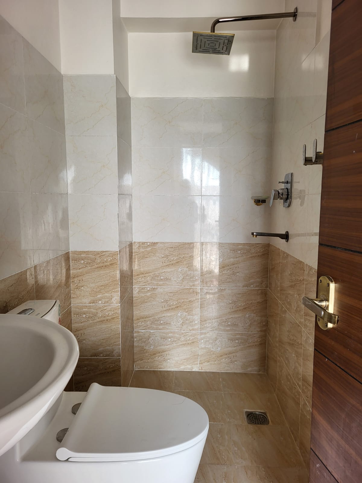 A beautiful room with nearby cafes, restaurants — photo